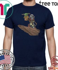 Yoda Pride Rock The Mandalorian Lion King Star Wars Xmas T-Shirt