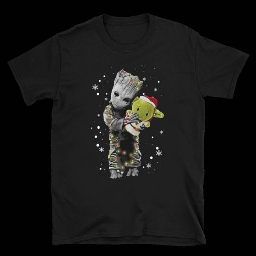 Baby Groot hug Baby Yoda doll Christmas shirt t-shirt