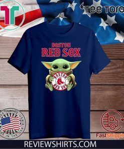 Baby Yoda Hug Boston RedSox 2019 T-Shirt