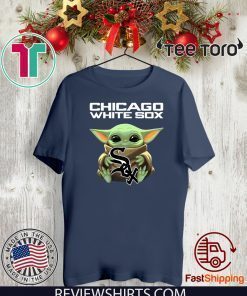 Baby Yoda Hug Chicago White Sox Offcial T-Shirt