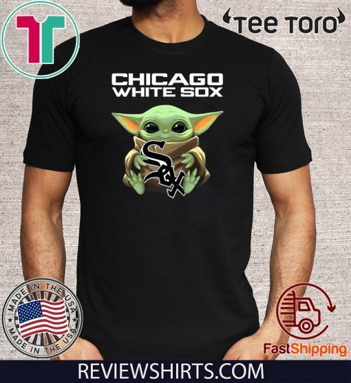Baby Yoda Hug Chicago White Sox Offcial T-Shirt