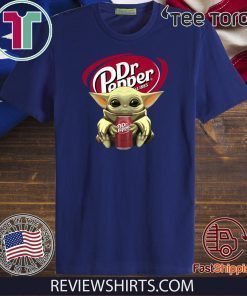 Hot Baby Yoda Hug Dr Pepper 1985 T-Shirt 