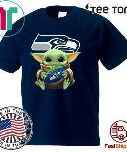 Baby Yoda Hug Philadelphia Eagles t-shirts