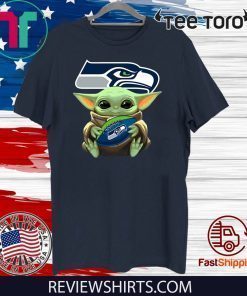 Baby Yoda Hug Philadelphia Eagles T Shirt