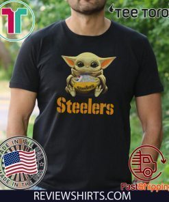 Baby Yoda hug Pittsburgh Steelers Offcial T-Shirt