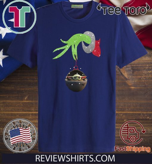 Grinch hand holding Baby Yoda Offcial T-Shirt