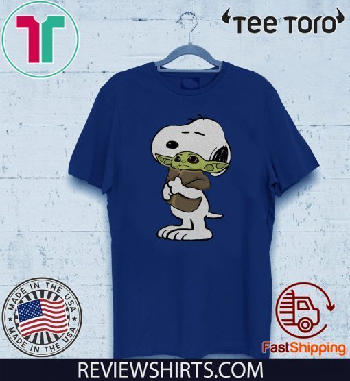 Snoopy hugging baby Yoda Offcial T-Shirt