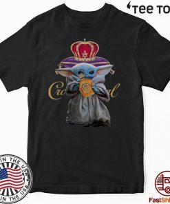 Offcial Yoda Baby hugs Crown Royal whisky wine T-Shirt