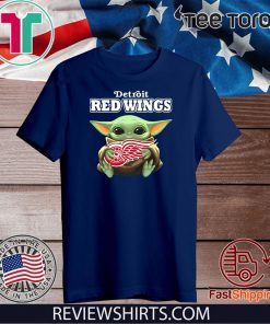 Baby Yoda Hug Detroit Red Wings Offcial T-Shirt 