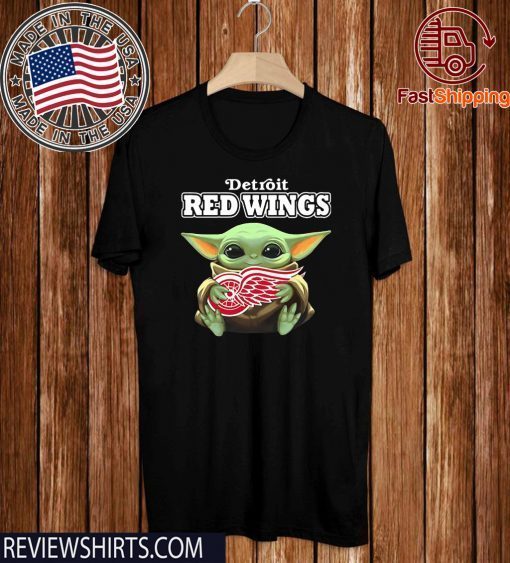 Baby Yoda Hug Detroit Red Wings Offcial T-Shirt 