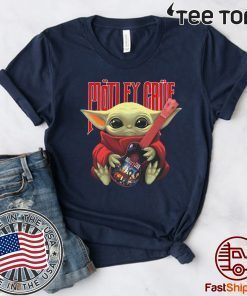 Baby Yoda Hug Mötley Crüe 2020 T-Shirt