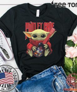 Baby Yoda Hug Mötley Crüe 2020 T-Shirt