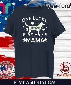 St Patrick’s Day labrador Lucky Mama Mom Dog Gift T-Shirt