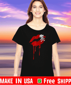 Great Halloween Dripping Lips - Lipstick Kiss Skull & Crossbones Shirt