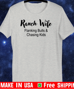 Ranch wife flanking bulls and chasing kids US T-Shirt