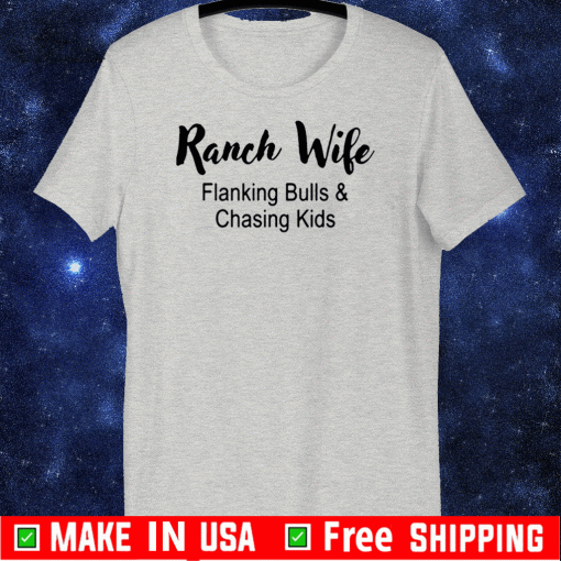 Ranch wife flanking bulls and chasing kids US T-Shirt