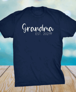 Grandma 2021 Mothers's Day Gift Soon to be Grandma Est 2021 T-Shirt