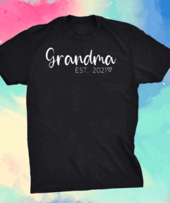 Grandma 2021 Mothers's Day Gift Soon to be Grandma Est 2021 T-Shirt