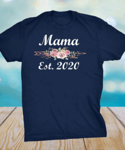 Mama Est 2020 Mothers day tees grandma and Mommy's T-Shirt