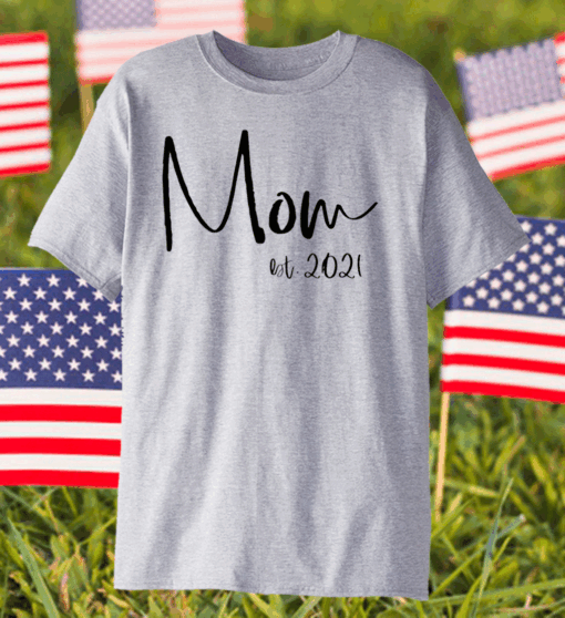 Mom Est. 2021 New Mommy Announcement Mothers Day Graphic T-Shirt