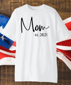 Mom Est. 2021 New Mommy Announcement Mothers Day Graphic T-Shirt