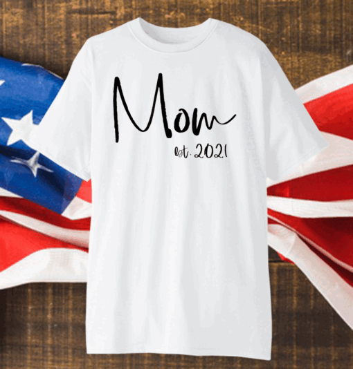 Mom Est. 2021 New Mommy Announcement Mothers Day Graphic T-Shirt