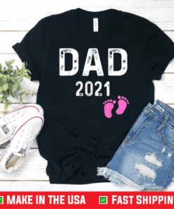 New Dad 2021 Gift Shirt Girl Baby Feet Daddy Fathers Day T-Shirt