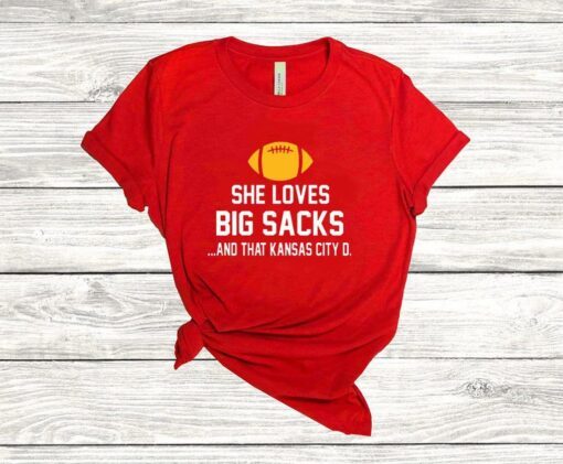 She Loves Big Sacks and That Kansas City Chiefs Champions Gift T-Shirt