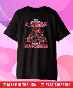 Tampa Bay Buccaneers Signatures Never Underestimate A Woman Classic T-Shirt