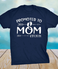 Vintage Arrow Promoted To Mom est 2021 Christmas mothers day T-Shirt