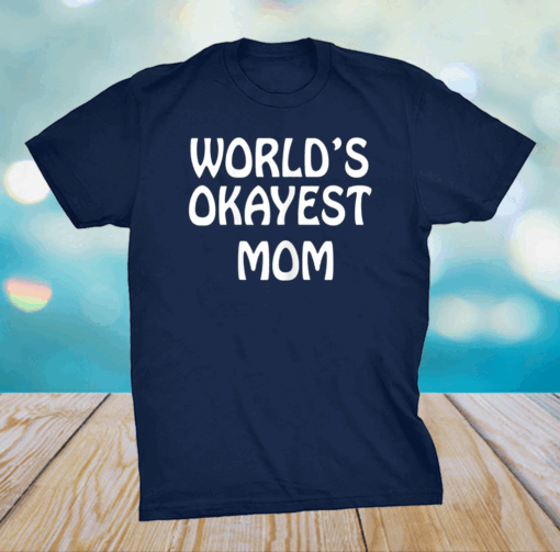 World's Okayest Mom Funny Mothers day tees grandma Mommy's T-Shirt