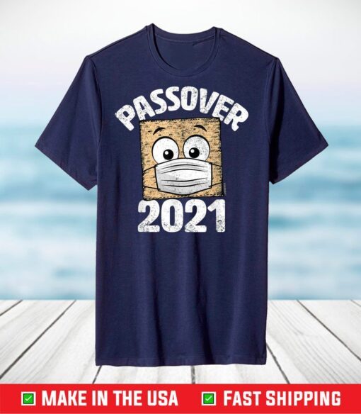 Passover 2021 Matzo Wearing Face Mask Seder Graphic T-Shirt