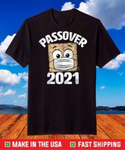 Passover 2021 Matzo Wearing Face Mask Seder Graphic T-Shirt