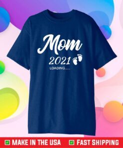 Mom 2021 Loading Future New Mommy Pregnancy Announcement Classic T-Shirt