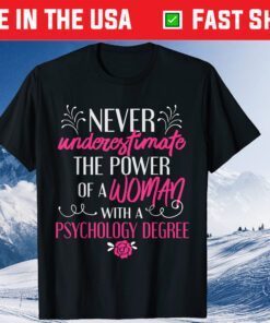 Never underestimate The Power Of A Woman Whit A Psychology Degree Classic T-Shirt