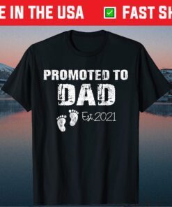 Promoted To Dad Est 2021 T-Shirt Fathers Day Classic T-Shirt