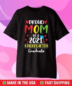 Proud Mom of a 2021 kindergarten Graduate Us 2021 T-Shirt