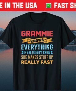 Grammie Knows Everything Mom Grandma Grandkids Mothers Day Us 2021 T-Shirt