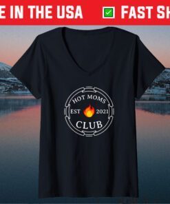 HOT MOMS CLUB EST 2021 New Mom Wife Mothers Day Gift T-Shirt