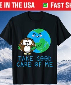 Happy Earth-Day Shirt Planet Hugging Owl Unisex T-Shirt