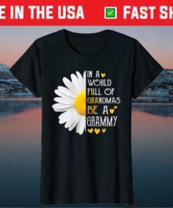 In A World Full Of Grandmas Be A Grammy Daisy Mother's Day Classic T-Shirt