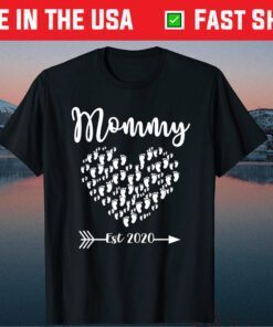 Mothers Day Baby Shower Gift for 1st Time Mom Mama Est 2020 Classic T-Shirt