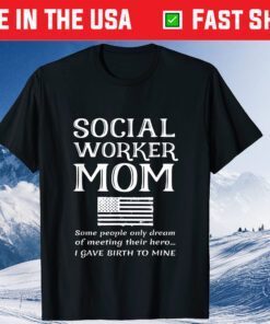 Proud Social Worker Mom Mother Of A Social Worker USA Flag Classic T-Shirt