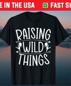 Raising Wild Things Best Mom Ever Mothers Day Loving Mama Classic T-Shirt