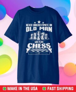 Never Underestimate An Old Man Who Plays Chess Gift T-Shirt