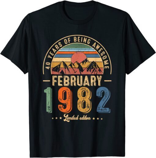 February 40th Birthday 40 Years Old Vintage Born in 1982 Tee Shirt