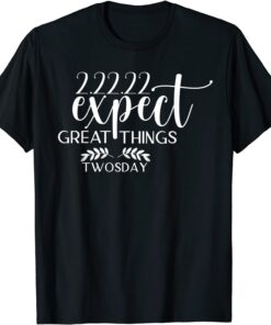 Twosday 2022 Expect Great Things Tuesday 22nd February 2022 Tee Shirt