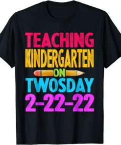 Twosday Tuesday February 22nd 2022 Cute 2-22-22 Kindergarten T-Shirt