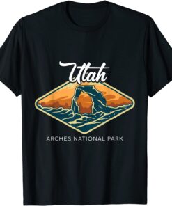 Vintage Retro Utah Arches National Park Sign Board Logo Tee Shirt