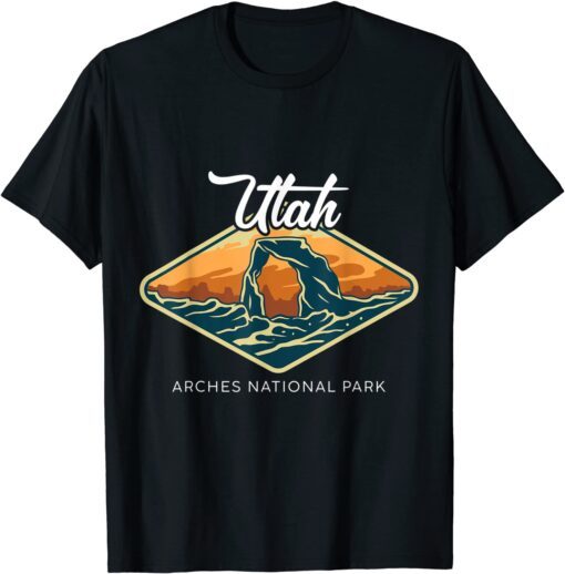 Vintage Retro Utah Arches National Park Sign Board Logo Tee Shirt